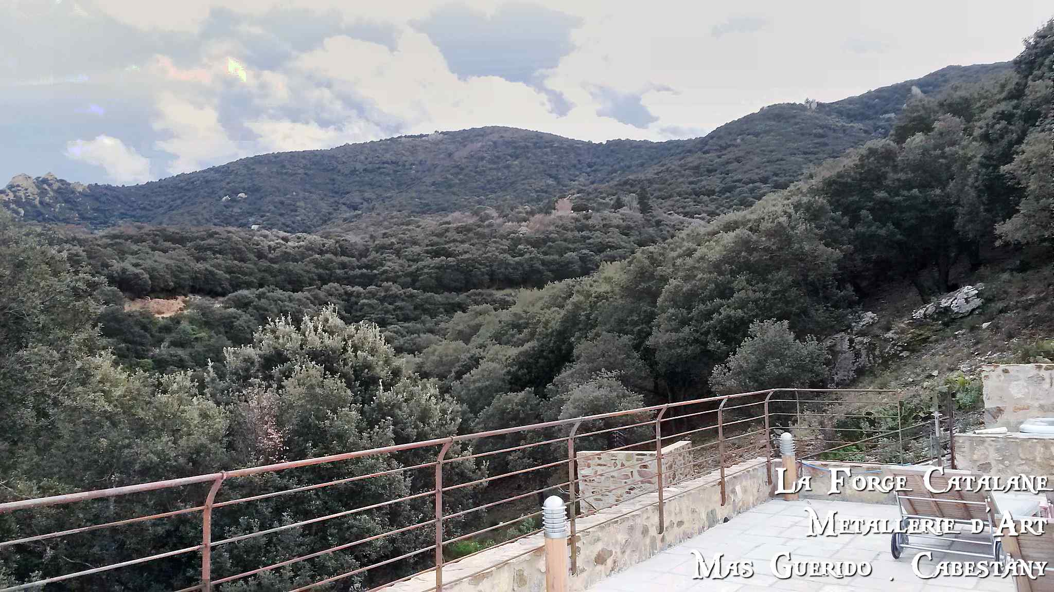 Garde corps decoupe laser lisses horizontale ronde main courante deporte forge catalane 2.jpg